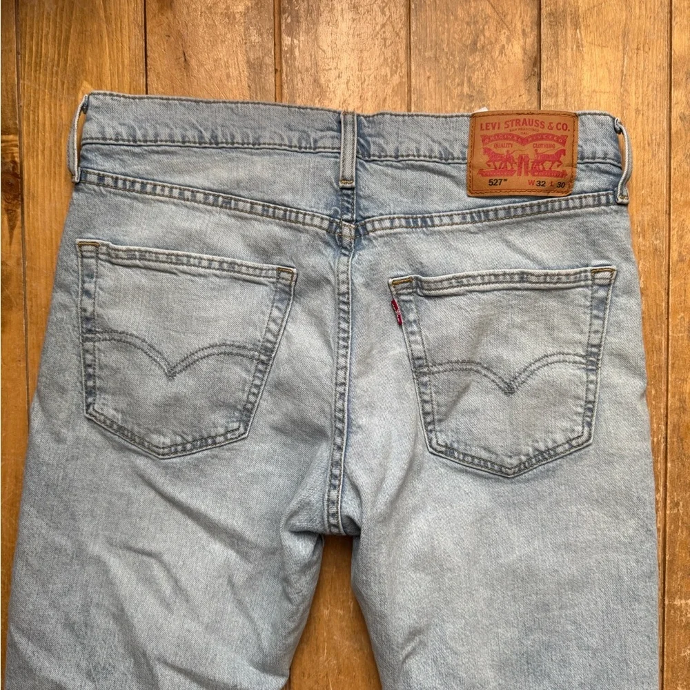 Levi's 527 Men's Slim bootcut Light Wash Blue Jeans